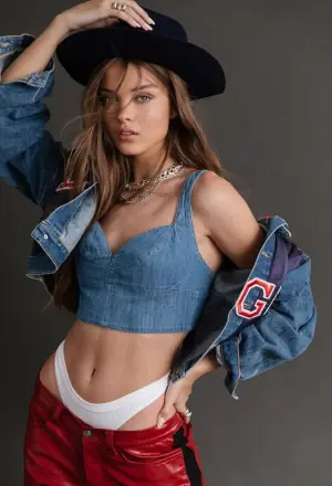 Anna Zak