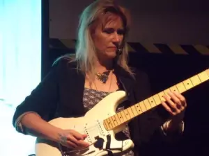 Jennifer Batten