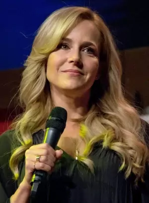 Julie Benz
